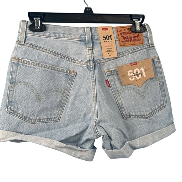 Levi's 501 Original Fit High Rise Women's Shorts in a light wash, Size 24. - Picture 2 of 6